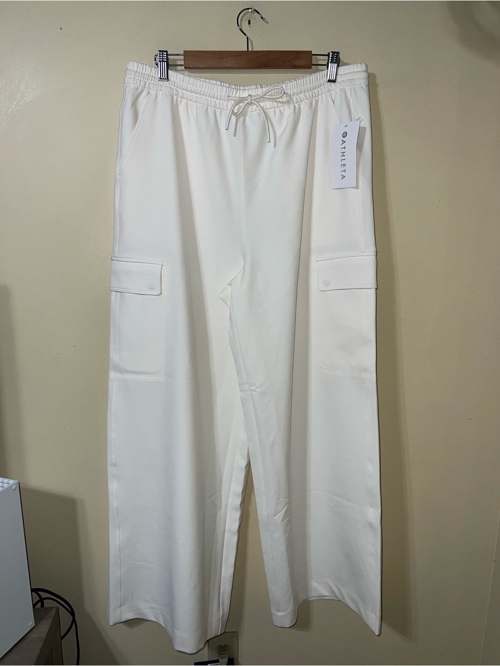 Athleta Wide-Leg Promenade Cargo Jogger Pants in Off-White NWT